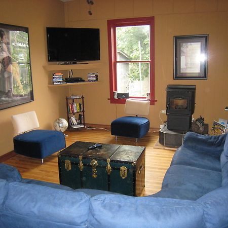 Poppi'S Guesthouse Revelstoke Εξωτερικό φωτογραφία