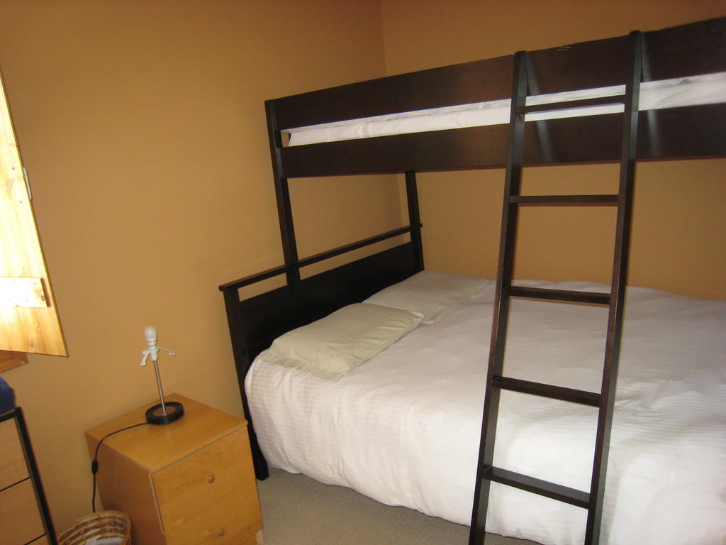 Poppi'S Guesthouse Revelstoke Δωμάτιο φωτογραφία
