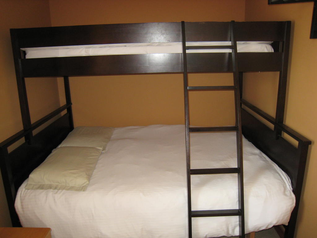 Poppi'S Guesthouse Revelstoke Δωμάτιο φωτογραφία